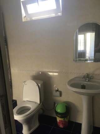 Гостевой дом Davido Hotel Гагра Стандартный трехместный номер-22
