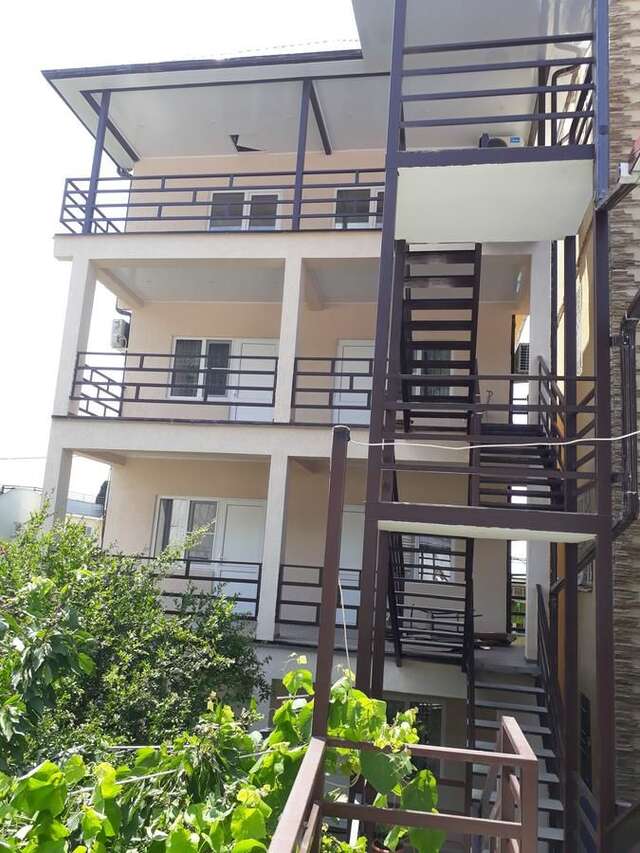 Гостевой дом Davido Hotel Гагра-3
